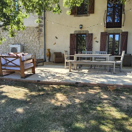 Maison Renovee Typique, Au Calme, Piscine.