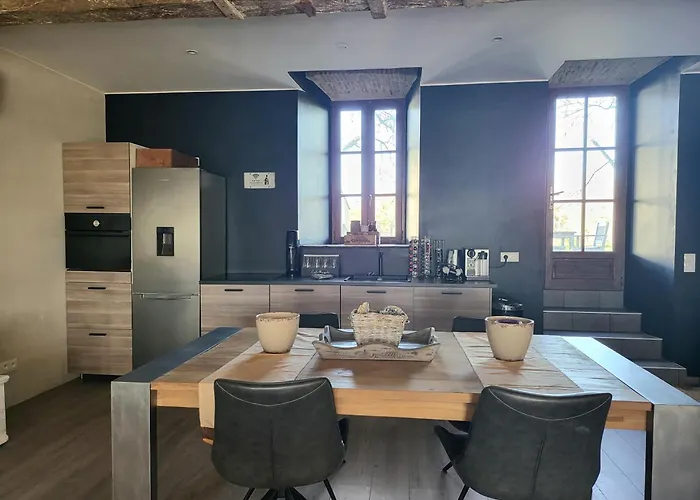 Σπίτι διακοπών Maison Renovee Typique, Au Calme, Piscine. La Courtete